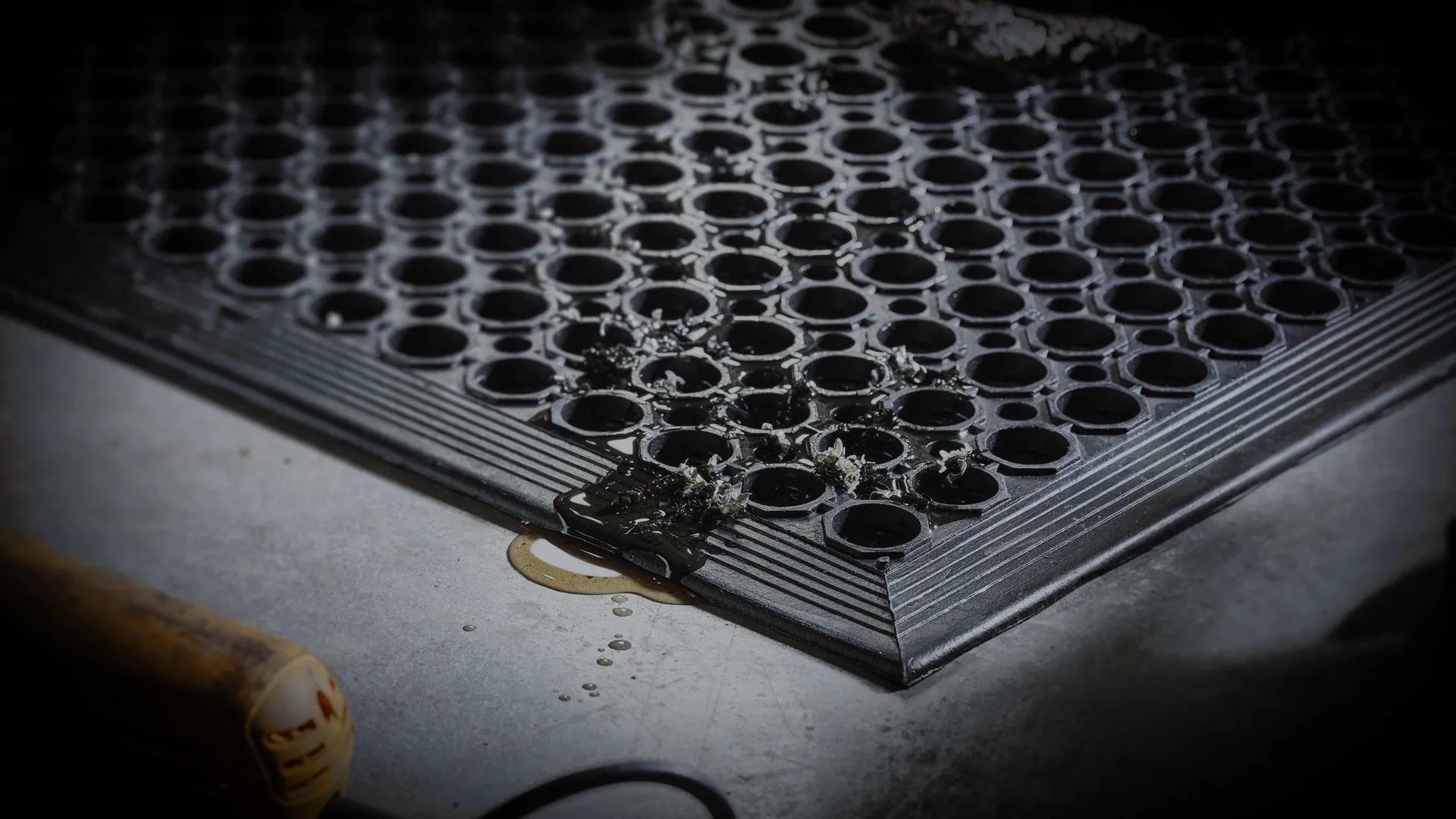 Industrial anti-fatigue mats improving safety and productivity in workplaces